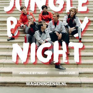 Jungle by Night in Wageningen, Stad der Bevrijding 🔥🕺 Op 5 mei om 22:00 staat de Amsterdamse band Jungle by Night op Mainstage met hun nieuwste nummers. Verwacht een dansbare mix van analoge grooves, nu-disco, krautrock, jaren ’70-funk en jaren ’80-electro.
Sinds hun eerste release in 2010 bracht de band meerdere albums en EP’s uit en speelde honderden shows in binnen- en buitenland. Hun liveshows staan bekend om dansbare ritmes, kleurrijke synths en een energieke blazerssectie. 🎶✨ Met wie koester jij 81 jaar vrijheid? 🕊️ #MaakHetVerschil P.s. Houd onze socials in de gaten voor de rest van de line-up.