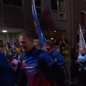 In de nacht van 4 op 5 mei, raast het Vrijheidsvuur door heel Nederland dankzij honderden loopgroepen 🔥🏃 De eerste sportievelingen hebben zich al (-weer) aangemeld voor de Bevrijdingsvuurestafette 2026! Zij halen het vuur op in Wageningen om 81 jaar vrijheid te koesteren in hun eigen gemeente. Ook mee doen? Schrijf je dan snel in en mis deze betekenisvolle én sportieve uitdaging niet! 💪 Aanmelden kan tot en met 3 april via de link in bio. #MaakHetVerschil