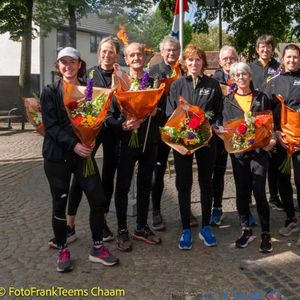In the spotlight: Loopgroep Chaam
Deze groep loopt voor de 15e keer mee en brengt het vuur naar een monument voor oorlogsslachtoffers. "Vrede en vrijheid zijn niet vanzelfsprekend. Wij lopen mee uit waardering voor de vrede en vrijheid die we hebben verkregen door mensen die het grootste offer daarvoor gebracht hebben; hun leven."
Extra bijzonder is het dat de groep waarschijnlijk de oudste deelnemer heeft, iemand die zelf de bevrijding in 1945 als kind heeft meegemaakt!
#vuurverbindt #maakhetverschil
Meld je ook aan voor de Nationale #bevrijdingsvuurestafette🔥: