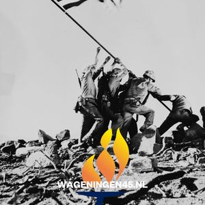Op 19 februari 1945 begint de Slag om Iwo Jima. 🏝️🕊️ Het kleine eiland in de Stille Oceaan, niet groter dan Wageningen, is van groot strategisch belang voor de geallieerden. Ruim 30.000 Amerikaanse mariniers vallen het zwaar verdedigde eiland aan. De strijd duurt meer dan een maand en kost aan beide zijden duizenden levens. Uiteindelijk weten de Amerikanen het eiland te veroveren. De Navajo Code Talkers maken het verschil, zij versturen in hun eigen taal gecodeerde berichten die nooit worden gekraakt. 🫶 #MaakHetVerschil